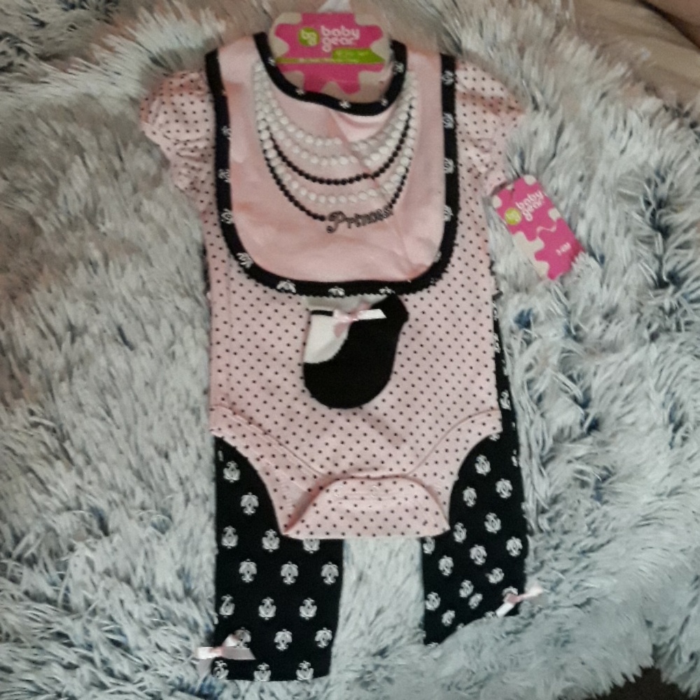 NWT!! 4 piece pink paris, pearl, polkadot set
